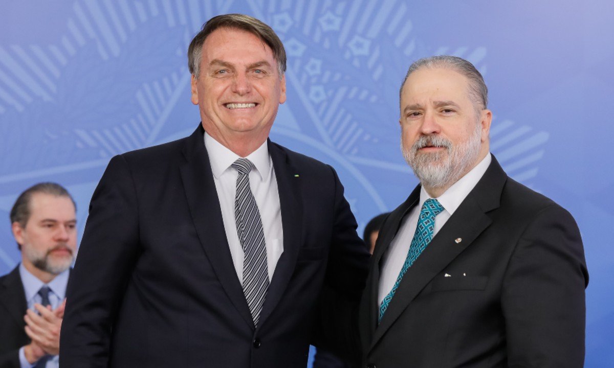 O Roque de Jair Bolsonaro - Hermenêutica Política