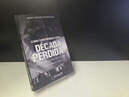 Livro Como Construímos outra Década Perdida, de Benito Salomão