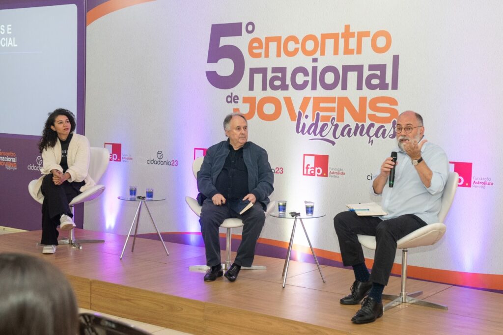 Ricardo Henriques ministra palestra em painel ao lado de Cristovam Buarque e Rhayssa Alves | Foto: Fillipe de Freitas